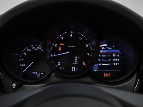 Certified 2022 Porsche Macan AWD/4WD image 29