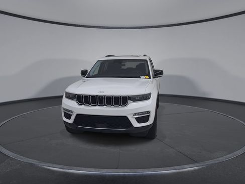Certified 2023 Jeep Grand Cherokee Limited w/ Luxury Tech Group II AWD/4WD image 8