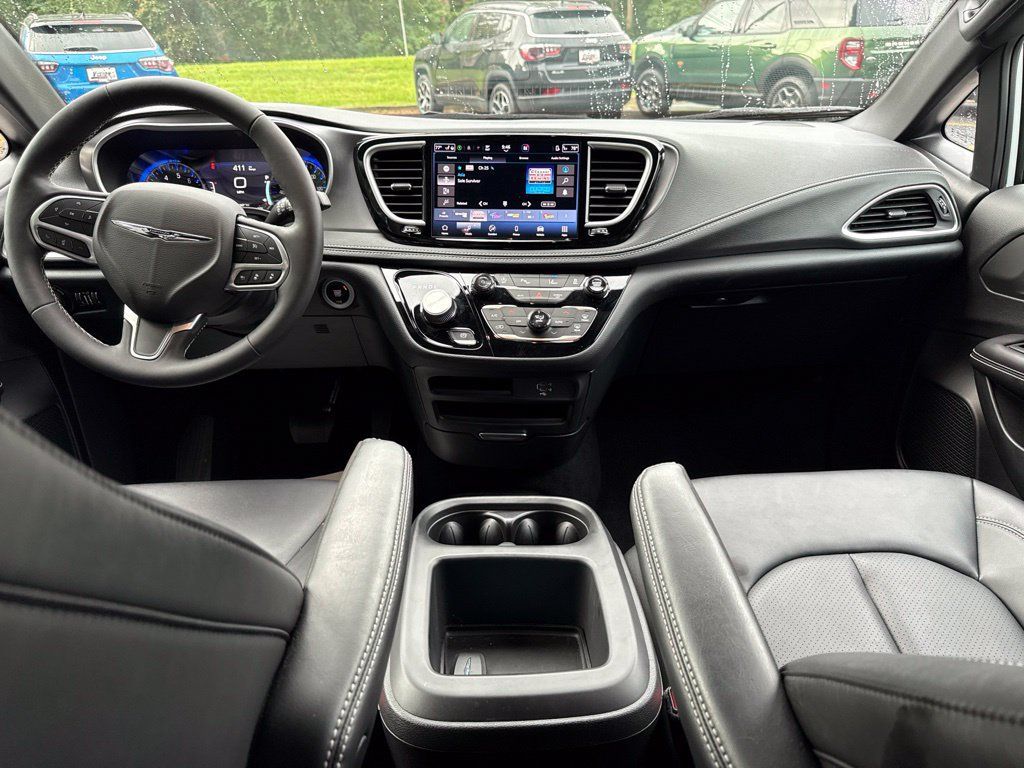 New 2026 Chrysler Pacifica Select AWD/4WD image 19