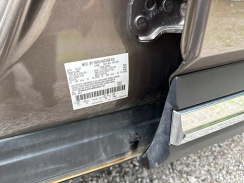 Used 2021 Ford Explorer XLT w/ Equipment Group 202A AWD/4WD image 12