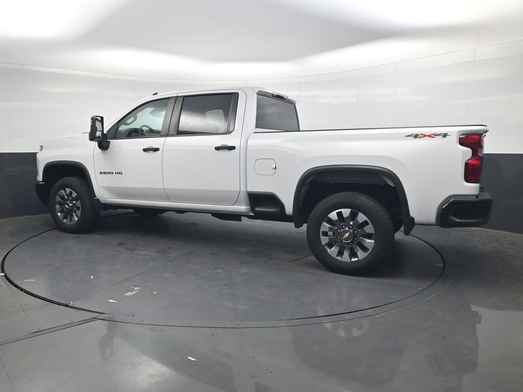 Used 2024 Chevrolet Silverado 2500 Custom AWD/4WD image 8