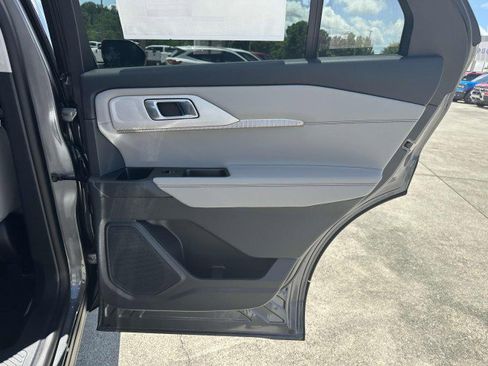 New 2025 Ford Explorer Active w/ Active Comfort Package image 16