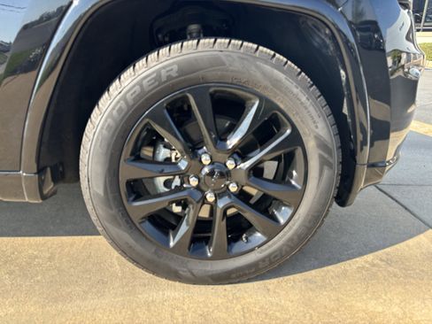 Used 2020 Jeep Grand Cherokee Altitude image 13