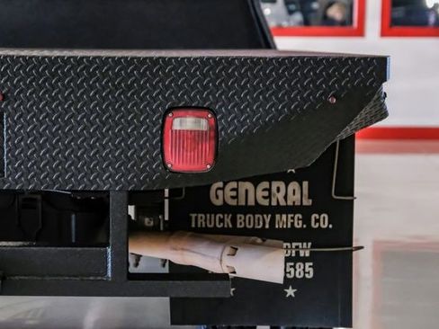 Used 2018 Ford F550 2WD Regular Cab Super Duty image 36