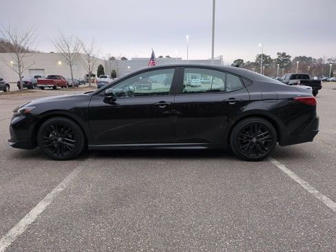 Used 2025 Toyota Camry SE image 7