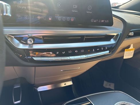 New 2026 Cadillac Lyriq Signature Luxury w/ Nappa Leather Package AWD/4WD image 37