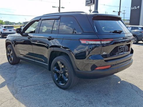Used 2024 Jeep Grand Cherokee Altitude AWD/4WD image 4