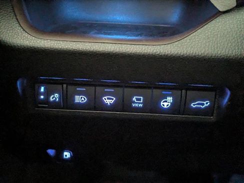 Used 2020 Toyota RAV4 Limited image 19