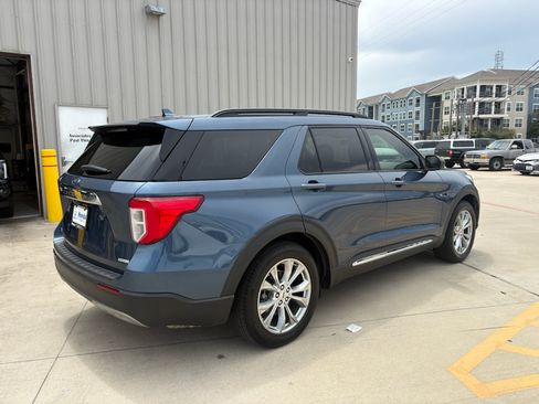 Used 2020 Ford Explorer XLT w/ Equipment Group 202A RWD image 6