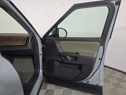 Used 2024 Rivian R1S Adventure image 18