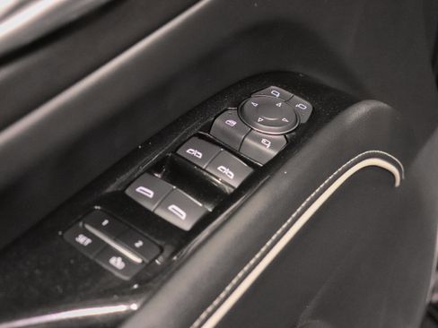 Used 2023 Cadillac Escalade ESV Premium Luxury AWD/4WD image 12