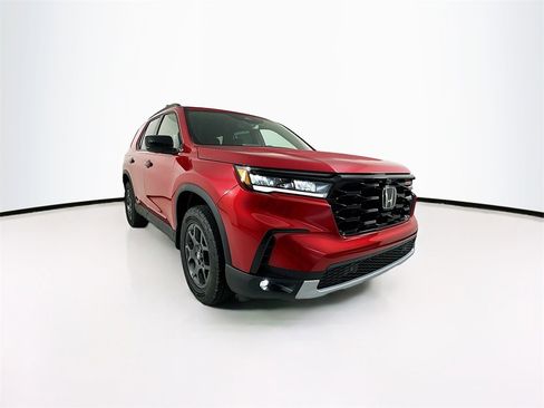 New 2025 Honda Pilot TrailSport image 3
