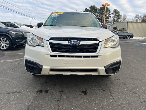 Used 2017 Subaru Forester 2.5i image 2