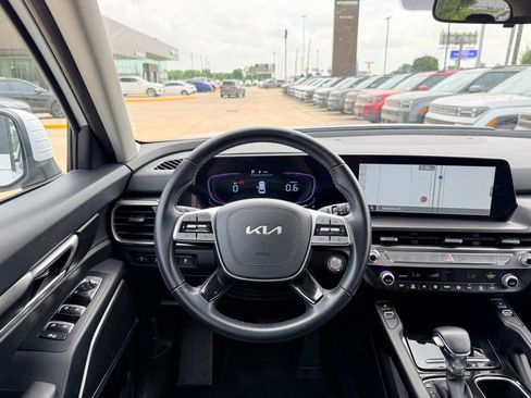 Used 2025 Kia Telluride S FWD image 14