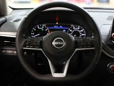 New 2025 Nissan Altima 2.5 SR image 17