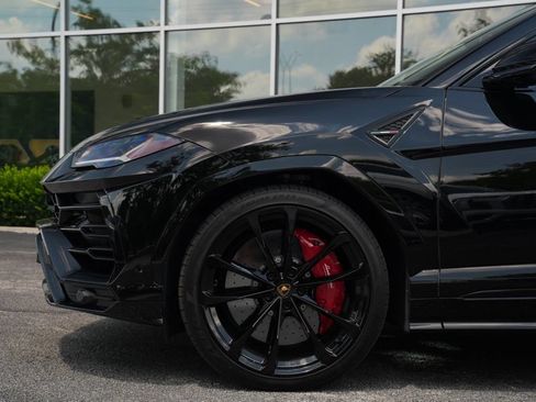 Used 2022 Lamborghini Urus AWD/4WD image 9