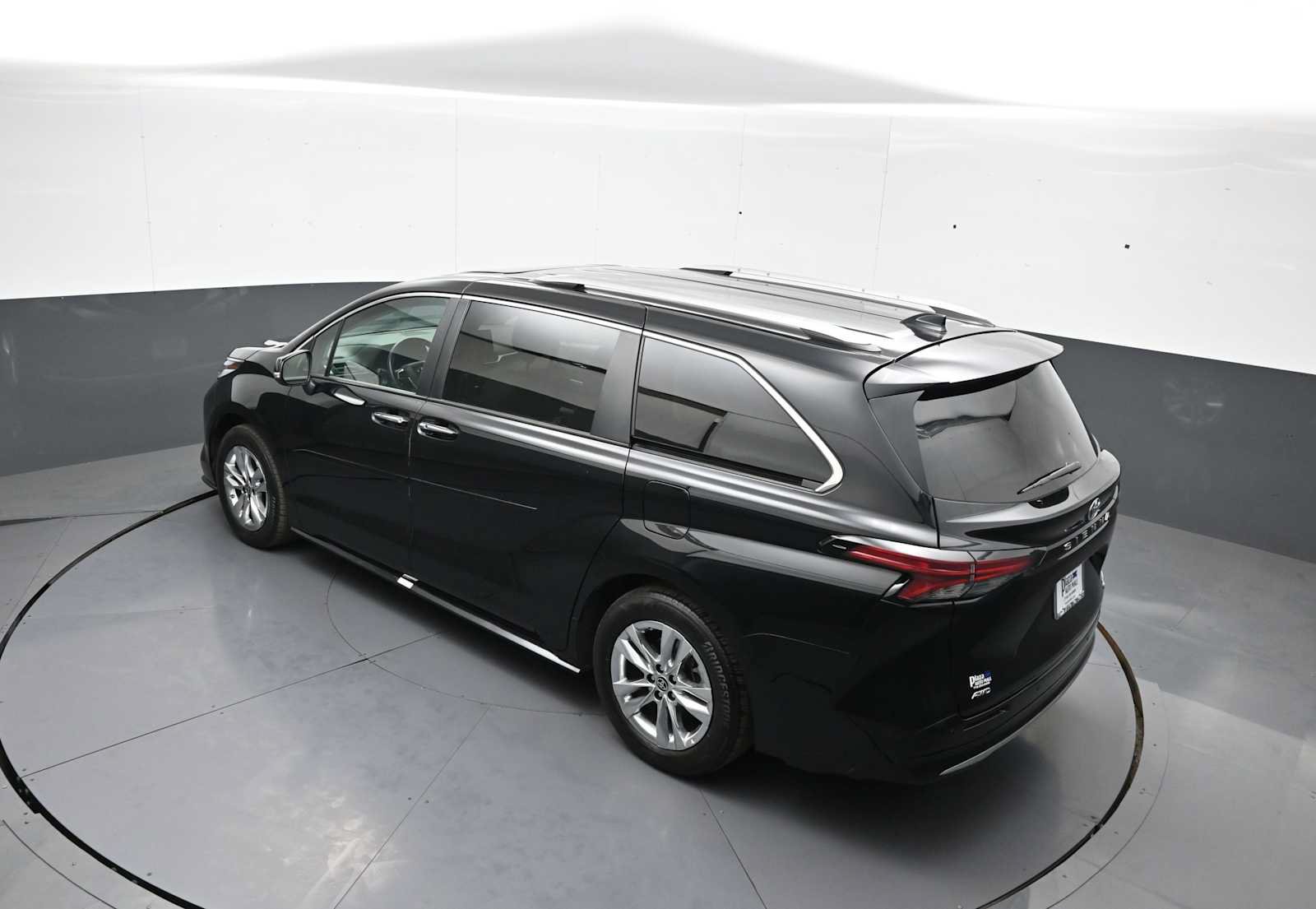Used 2024 Toyota Sienna Limited AWD/4WD image 42
