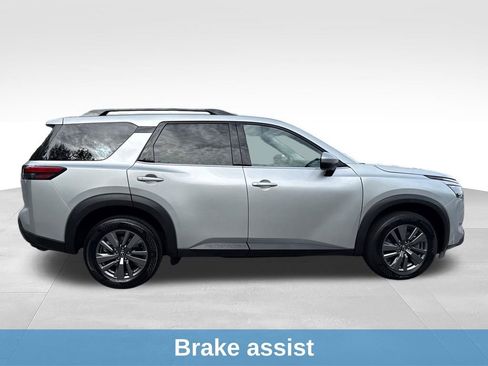 Used 2025 Nissan Pathfinder SV AWD/4WD image 9