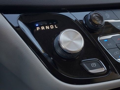 Certified 2018 Chrysler Pacifica Touring-L Plus image 23