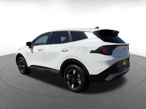 Used 2026 Kia Sportage LX AWD/4WD image 8