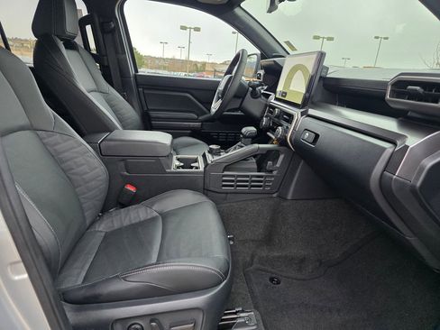 Used 2025 Toyota 4Runner TRD Off-Road Premium AWD/4WD image 30