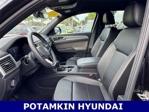 Used 2022 Volkswagen Atlas Cross Sport SE image 9
