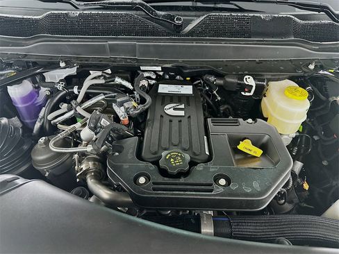 New 2025 RAM 3500 Limited w/ Towing Technology Group image 18