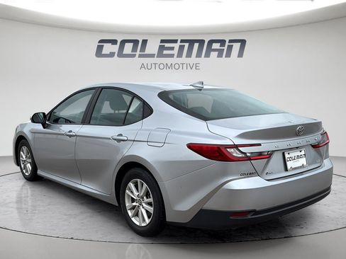 Used 2025 Toyota Camry LE image 3