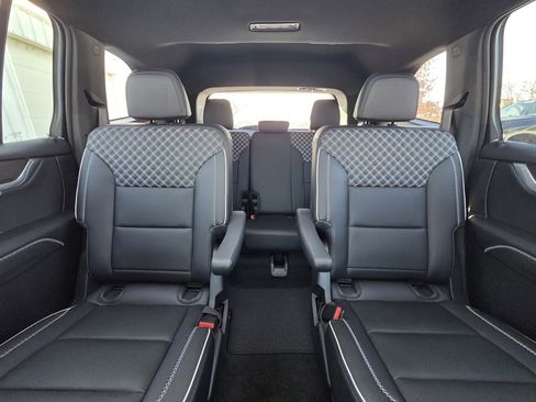 Used 2025 GMC Acadia Denali image 30