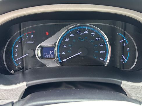 Used 2014 Toyota Sienna XLE w/ Entertainment Package FWD image 3