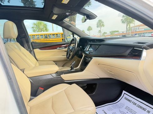 Used 2018 Cadillac XT5 Luxury w/ Driver Awareness Package AWD/4WD image 15