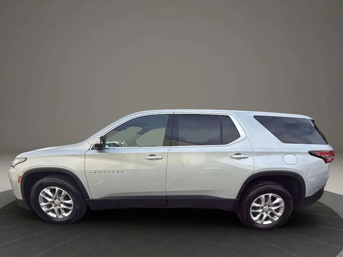 Used 2022 Chevrolet Traverse LS image 8