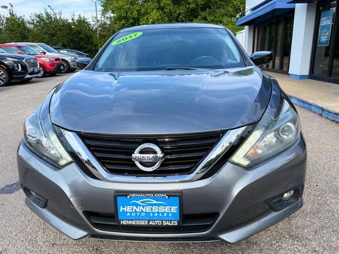 Used 2017 Nissan Altima 2.5 SR w/ Midnight Edition Package FWD image 6