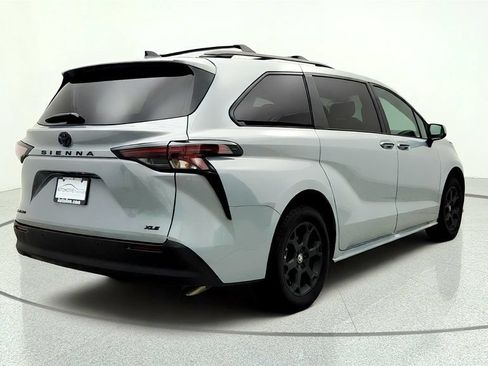 Used 2025 Toyota Sienna XLE Woodland Edition AWD/4WD image 5
