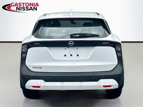 Used 2025 Nissan Kicks S FWD image 7
