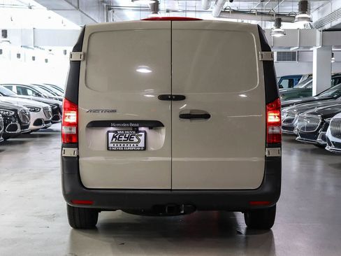 Used 2023 Mercedes-Benz Metris image 3