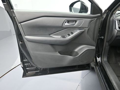 Used 2024 Nissan Rogue SV image 10