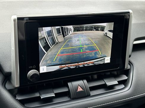 Used 2025 Toyota RAV4 XLE FWD image 17