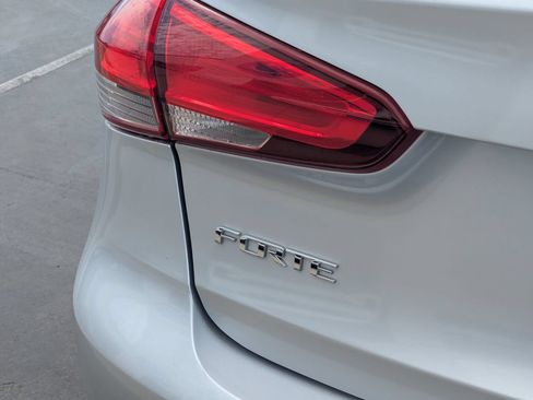 Used 2018 Kia Forte LX w/ LX Popular Package FWD image 5