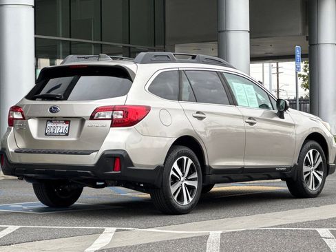 Used 2018 Subaru Outback 2.5i Limited image 4