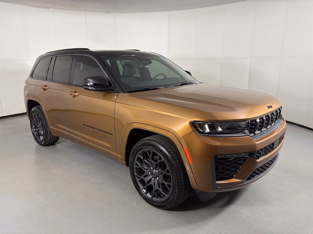 New 2027 Jeep Grand Cherokee Summit w/ Adv Protech Group IV AWD/4WD image 2