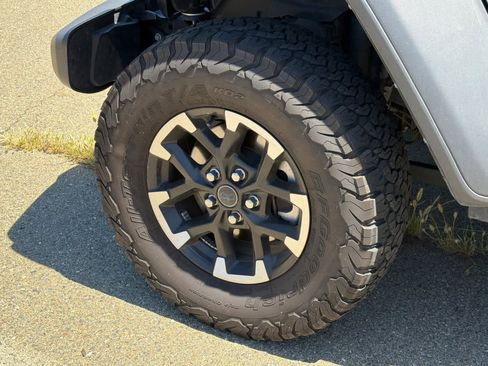Used 2024 Jeep Wrangler Unlimited Rubicon 4xe AWD/4WD image 21
