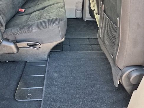 Used 2020 Dodge Grand Caravan SE w/ UConnect Hands-Free Group image 35