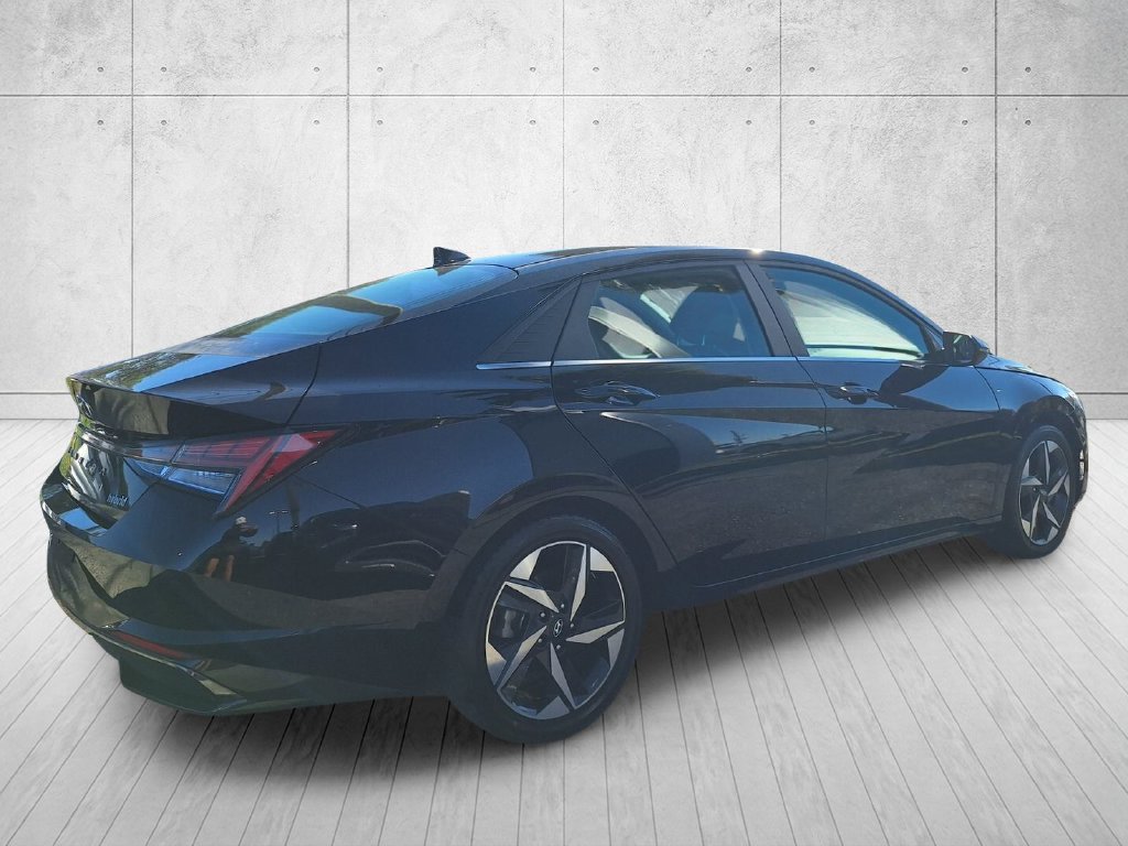 Used 2022 Hyundai Elantra Limited w/ Cargo Package FWD image 5