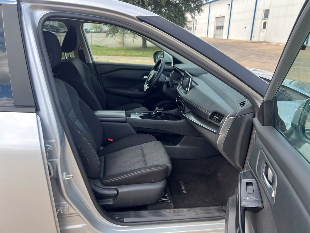 Used 2024 Nissan Rogue SV FWD image 18