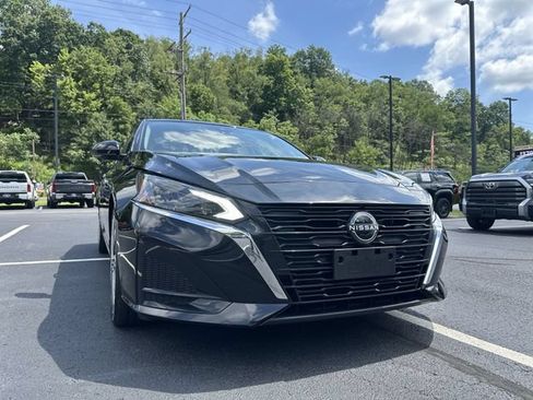 Used 2023 Nissan Altima 2.5 SL FWD image 11