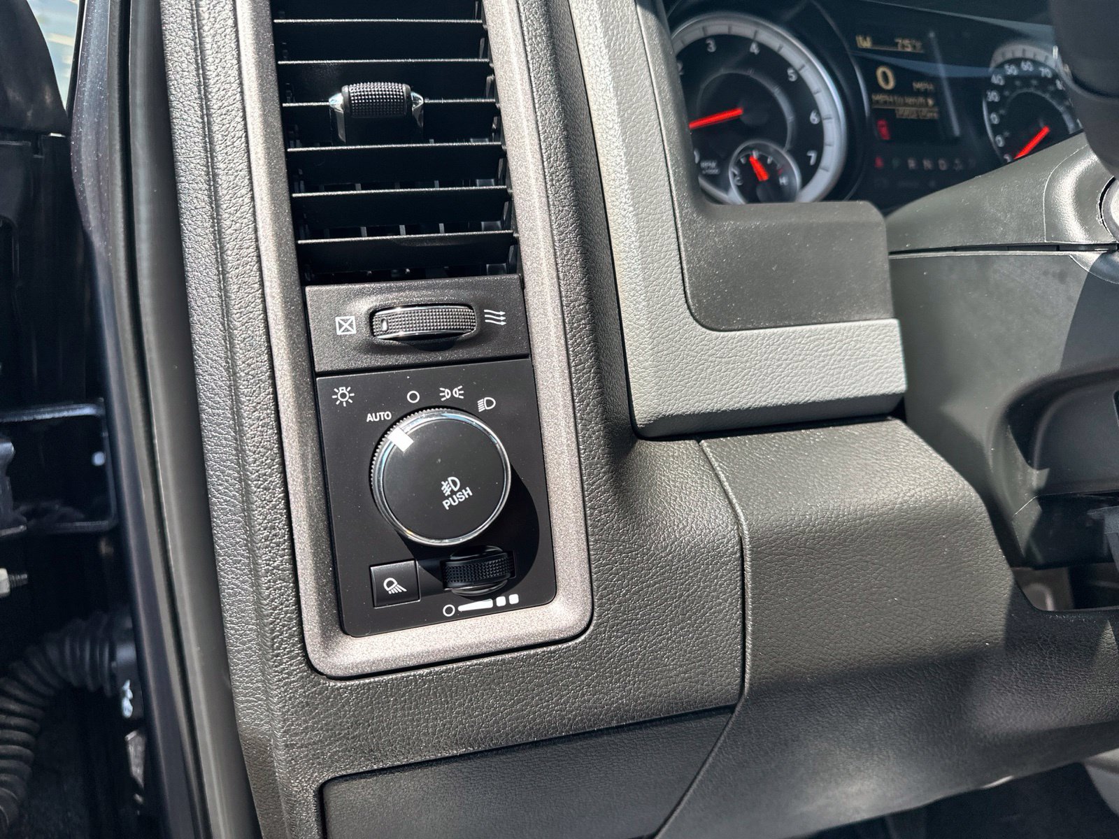 Used 2019 RAM 1500 Express w/ Express Value Package AWD/4WD image 16