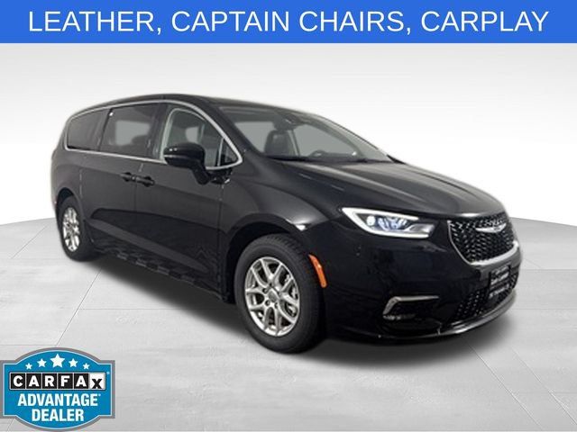 Used 2024 Chrysler Pacifica Touring-L FWD image 1