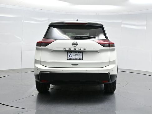 Used 2024 Nissan Rogue S image 43