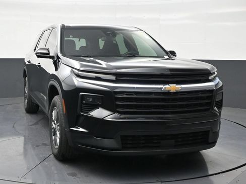 Used 2025 Chevrolet Traverse LT FWD image 7